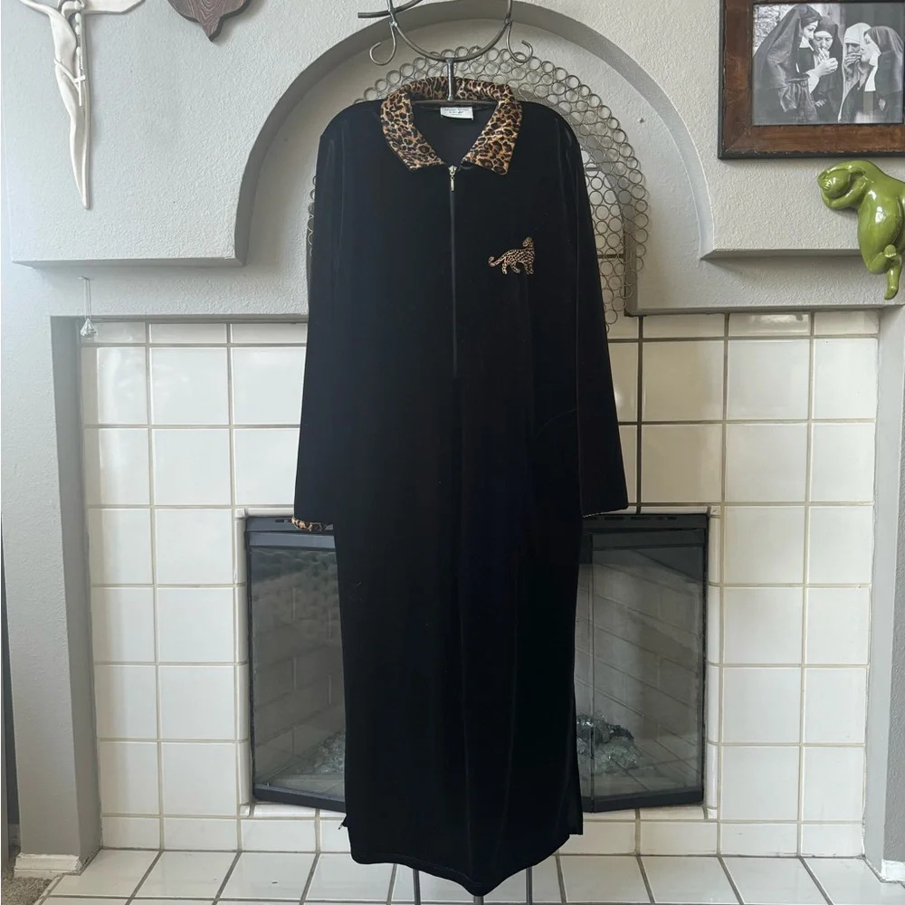 Vintage Amanda Stewart intimates animal print leopard cheetah house robe velour